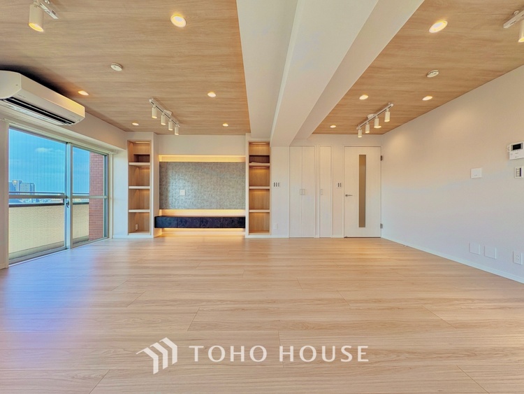 内装 ここにはみんなが集い、食事と楽しい会話が始まる。