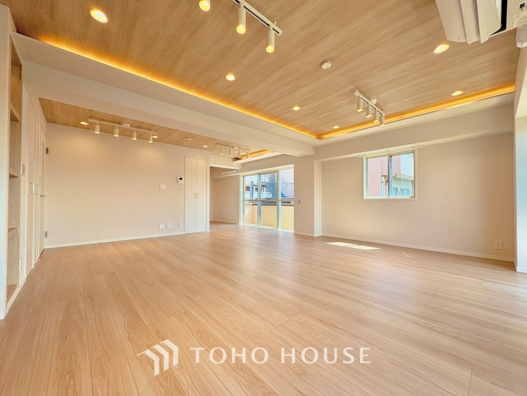 内装 【Private room】感性を育むプライベートルームはシンプルでスマートな空間。好みの空間で読書をしたり、音楽を聞いたりと一人の時間も充実したものにできます。