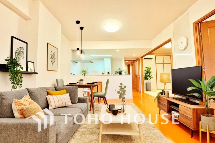 内装 ＊配置してある家具や小物はCGによるイメージ画像です。叶えたかったのは落ち着きのあるナチュラルな風合い、そして開放感があるリビング。