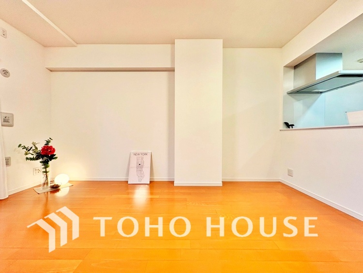 内装 ここはみんなが集い、食事と楽しい会話が始まる場所。話に夢中になりすぎて、ついつい時を忘れ、夜半過ぎになってしまう。そんな束の間の幸せを感じさせてくれます。