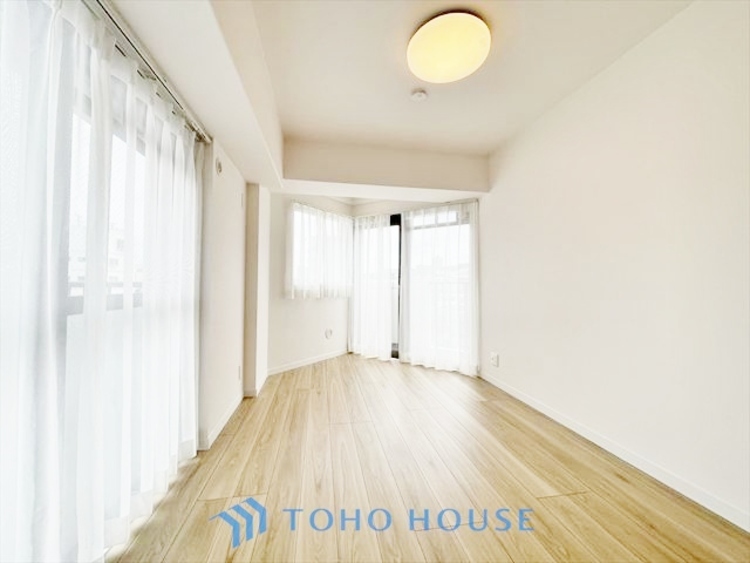 内装 ◆癒しの空間◆室内構成に拘り採光とセンスを散りばめた空間。それは『柔らかさ』に似た素敵な居場所。そこに暮らす人のことを考えつくり出したものは『癒し』という心地よい居場所なんだと思う