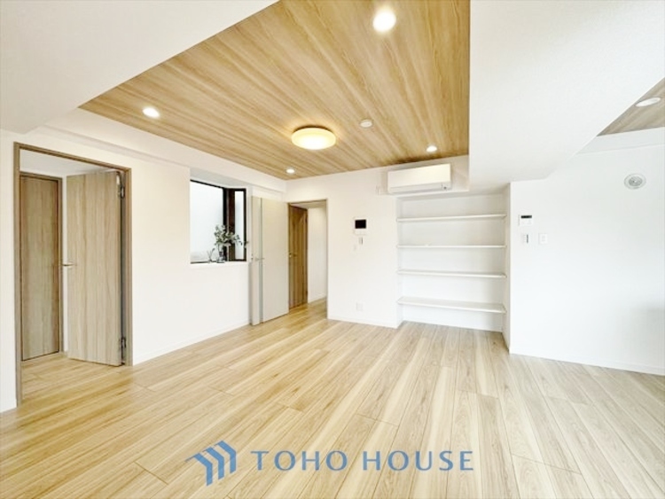 内装 ◆隠された美しさ◆流麗な音楽が流れているような繊細でいながら整然かつ堅牢なこの空間。この空間は確かに美しい。しかし、そこには美しさ以上のものが隠されている。