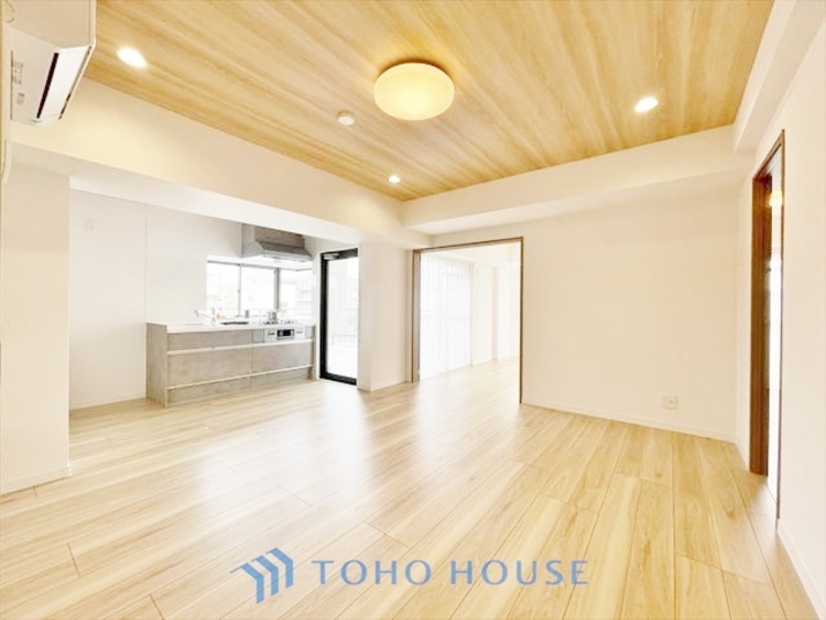 キッチン ◆ここに在る◆事も無げに美しく、伝えるには筆舌に尽くし難い。豪華絢爛や華美と言う事ではなく、住まう者にとって暮らし易く心地がいいと言う美しさがこの住まいには込められている。