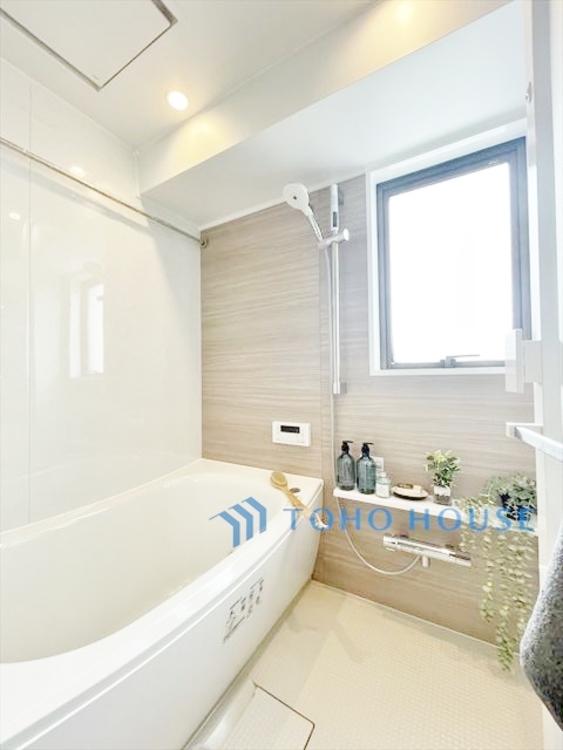 風呂 ◆陽溜まり◆の温もりを感じ、ふわりと寄り添う太陽の妖精たちが自然と僕達を微睡ませる。うとうとしたい訳ではないがそんな時間が嫌いじゃない自分がここにいる。