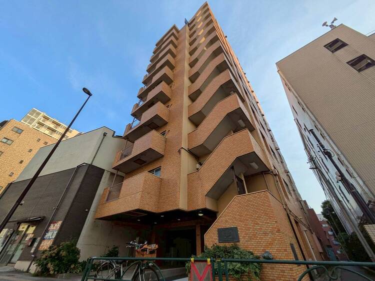 居間 飽きのこないシンプルモダンな外観です。