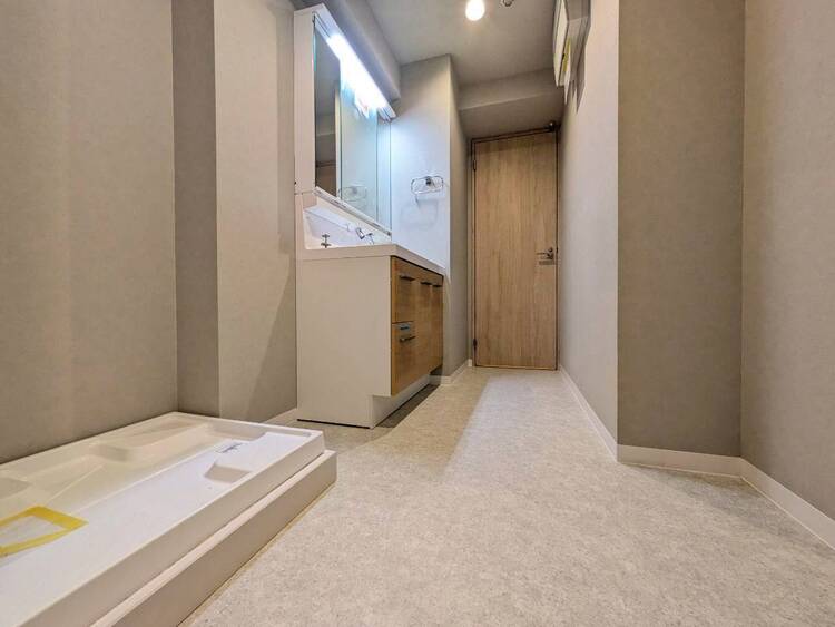 その他 十分な広さの脱衣所。