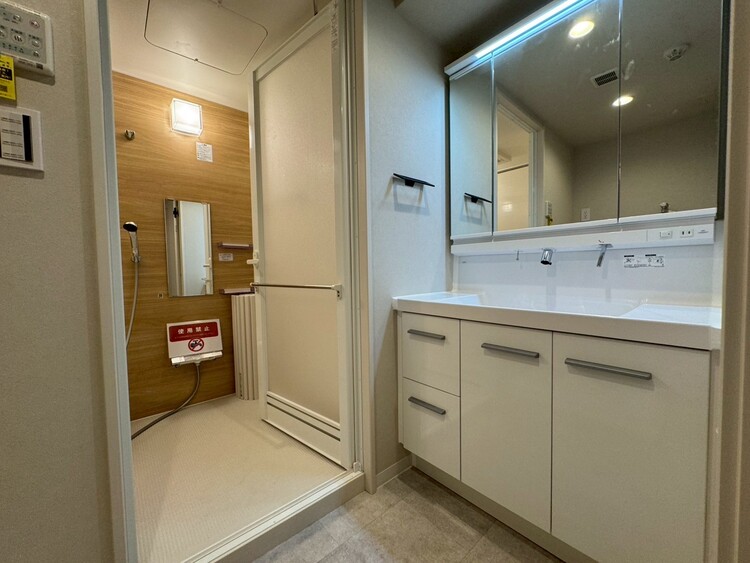 その他 十分な広さの脱衣所。