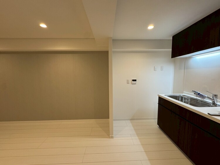 居間 落ち着いた雰囲気に包まれて、伸びやかな空間。