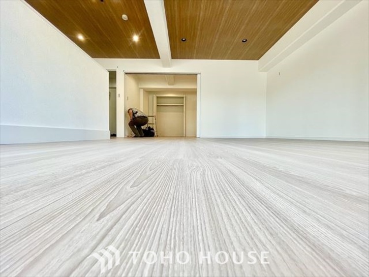 内装 【LIVING】◆眩い◆光が燦々と入り、家族の笑顔を照らす。「いつまでも続いて」と願う夢のような毎日がここにある。