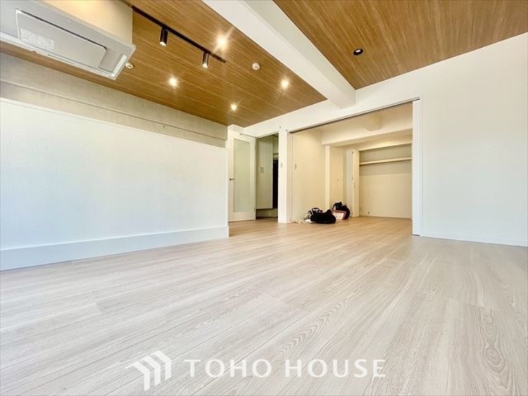 内装 【LIVING】◆扉を◆開くとこの景色。家族の”おかえり”の声が聞こえてきそう。