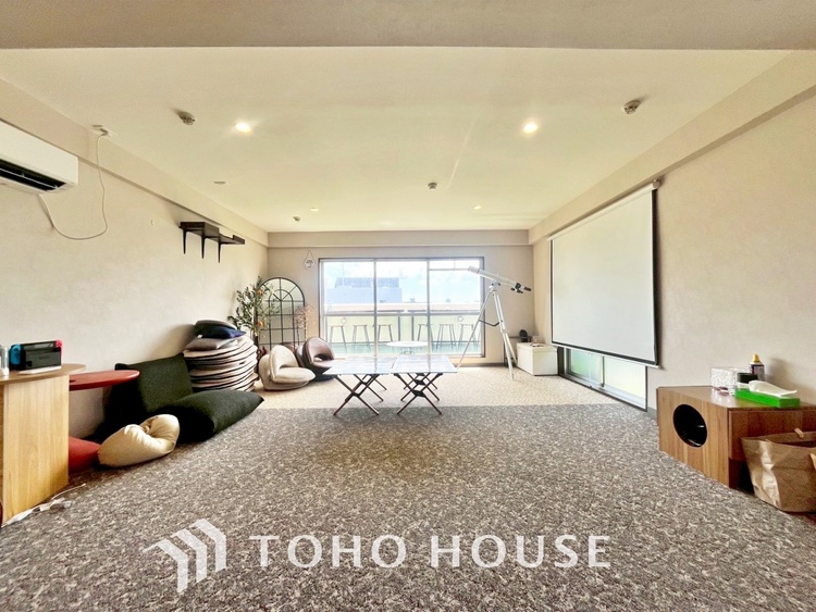 内装 【LIVING】◆煌びやか◆愛おしい家族との団欒の時間をより一層幸せなものに感じさせる煌びやかなLDK。※家具の配置にはCGによる加工を施しております。