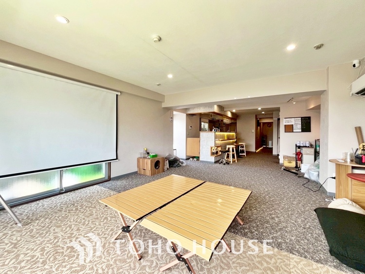 内装 【LIVING】◆扉を◆開くとこの景色。家族の”おかえり”の声が聞こえてきそう。