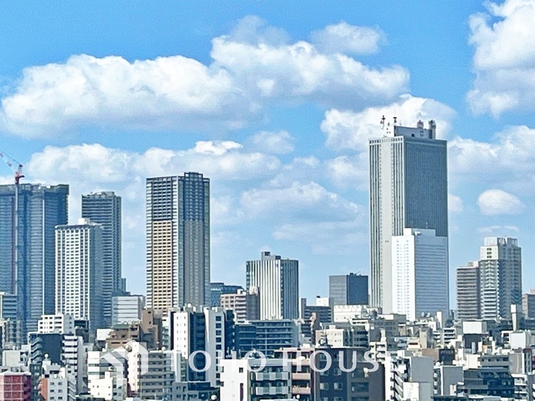 その他 【BALCONY】◆BLUE SKY◆自然の心地よさに包まれる。大開口の外に広がるのは爽やかな青空。