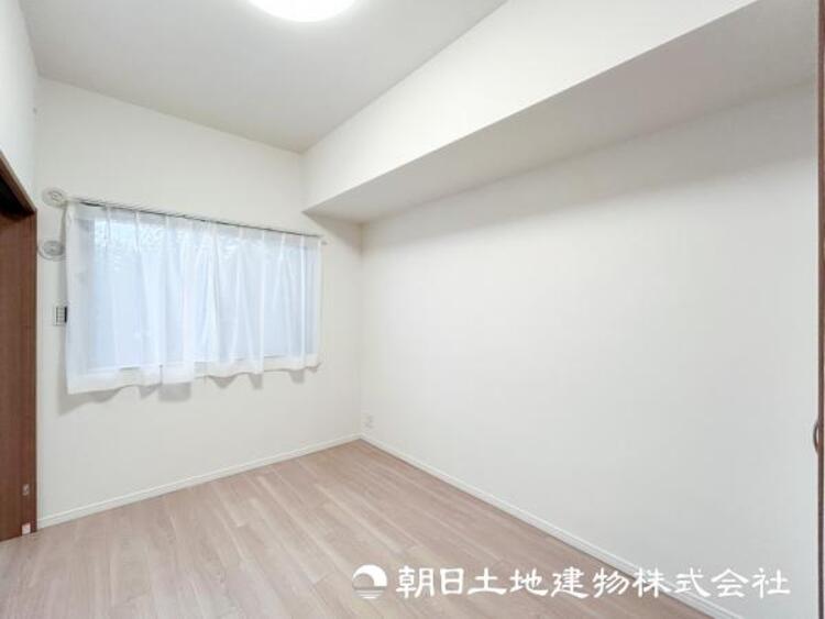 内装 【洋室】自宅で快適に過ごす条件は一人ひとり違います。個性が強すぎないシンプルな内装とシンプルなデザインで統一しております