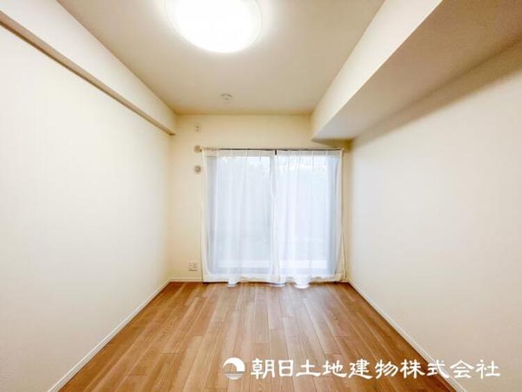 内装 【洋室】爽やかな空間演出とセンス良く纏められた室内は寛ぎ空間でなければなりません。妥協せずにまとめ上げました。