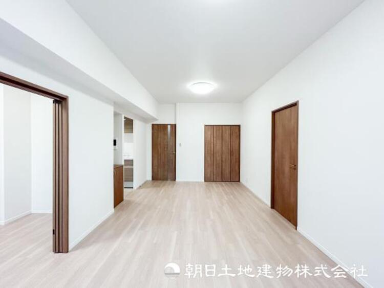 居間 【リビング】1日の中で最も長い時間を過ごすことになるリビングだからこそいつも笑顔があふれる空間であるように心掛けています