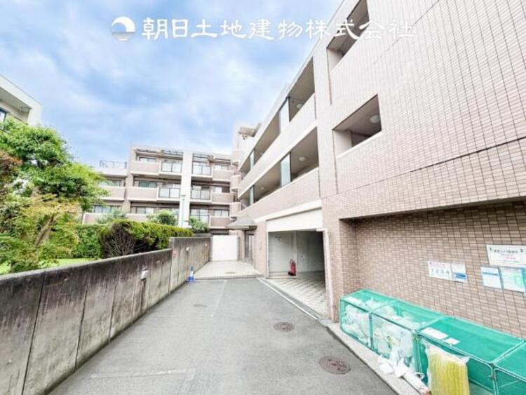 外観 将来にわたって資産価値が継続する「上質」な佇まいを目指しました。