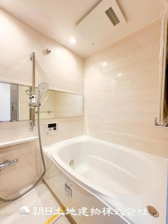 風呂 1日の疲れを癒すバスタイム。心地よいリラックスを叶える独立した美しい空間です。