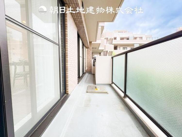 バルコニー 太陽に愛された家。陽当り・通風に優れた魅力的で快適さを追求した住宅です。