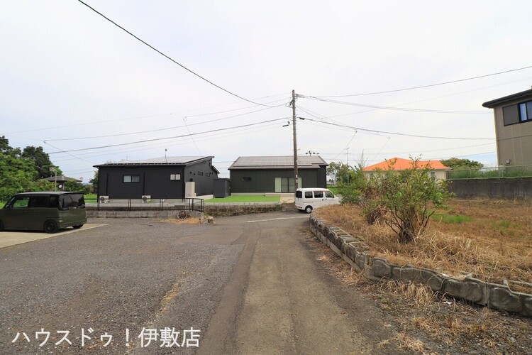 外観 【前面道路】東南側前面道路大通りから一本入った通りで、交通量少な目です！