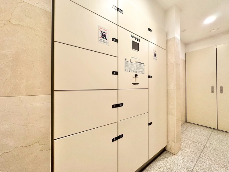 設備 外出中に活躍してくれる宅配ボックスが設置されています。家で宅配物を待たなくて済みますね。