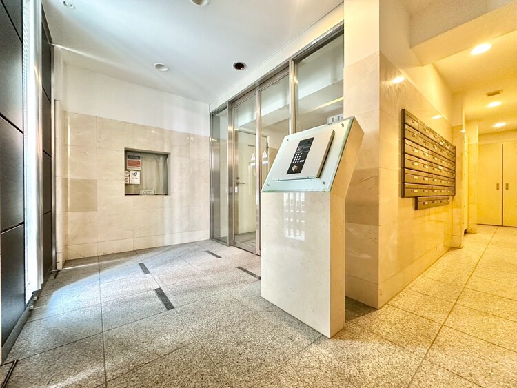 エントランス エントランス内部は、管理が行き届き清潔な共有スペースとなっています。