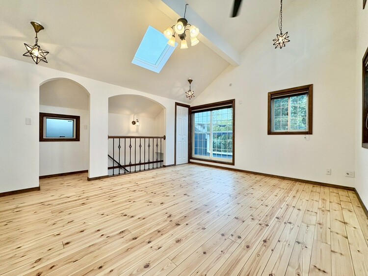 居間 居心地の良い空気感は、暮らしのステージを彩り、心からのやすらぎと満足感を与えてくれます。