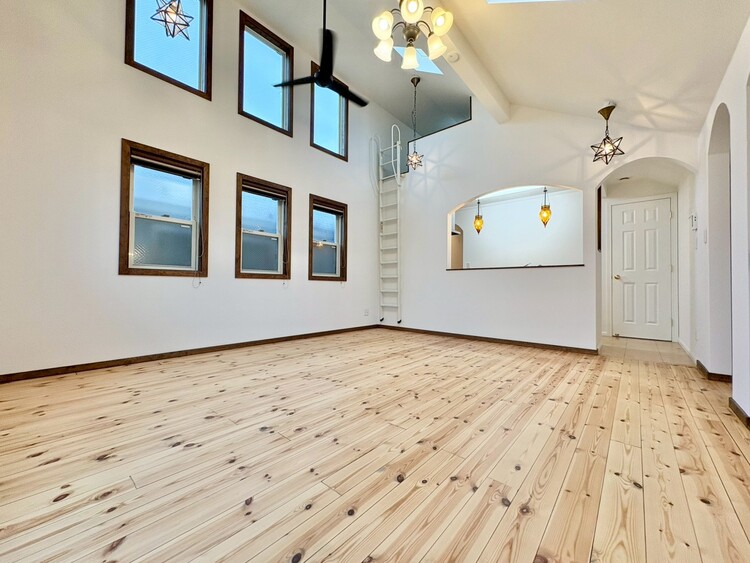 居間 快適に過ごす毎日を求めて、暮らしの中でご自身の「マイホーム」に創り上げてください。