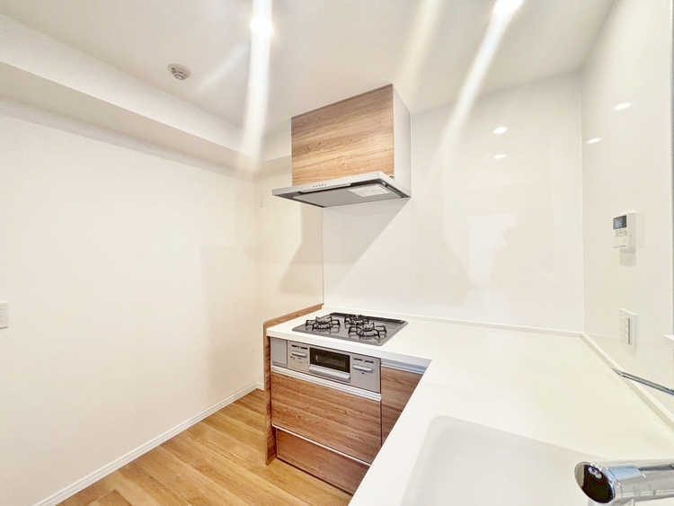 キッチン スマートな意匠と充実の機能を備えたキッチンが、暮らしにおいしい彩りを添えます。