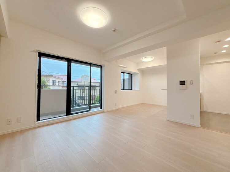 居間 居心地の良い空気感は、暮らしのステージを彩り、心からのやすらぎと満足感を与えてくれます。