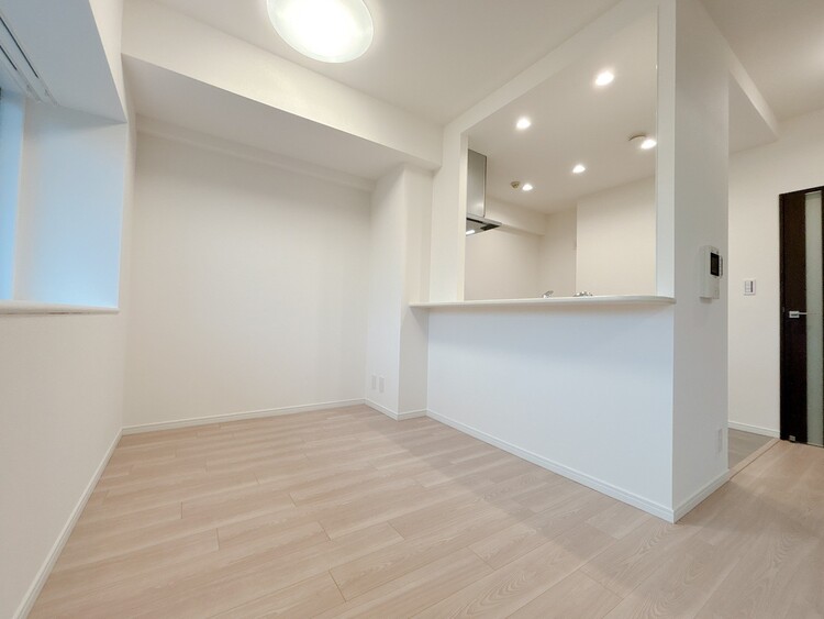 居間 飾り過ぎないシンプルな内装と偏り過ぎないデザインで統一しました。