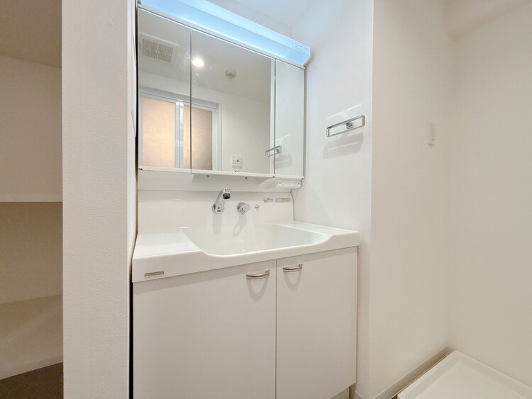 洗面 何かと物が増える場所だからこそ、スッキリと見映えの良い空間に。