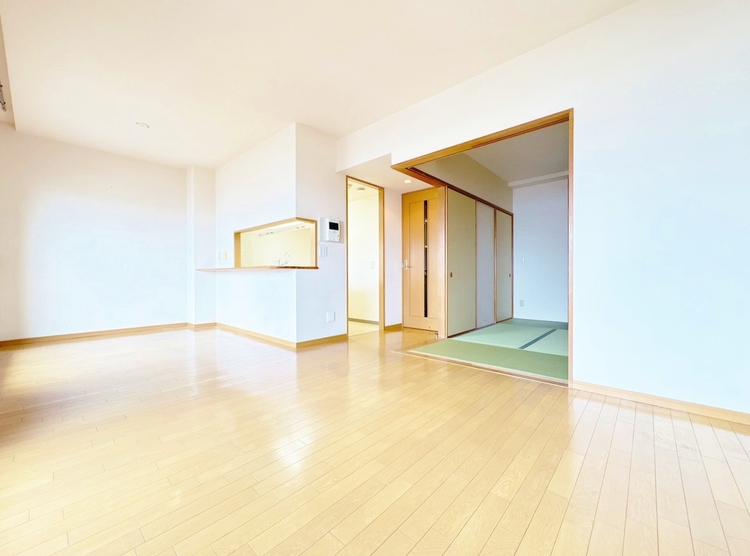 居間 飾り過ぎないシンプルな内装と偏り過ぎないデザインで統一しました。