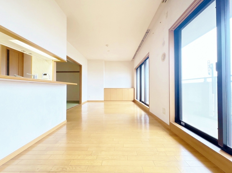 居間 快適に過ごす毎日を求めて、暮らしの中でご自身の「マイホーム」に創り上げてください。