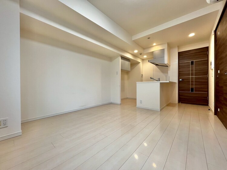 居間 居心地の良い空気感は、暮らしのステージを彩り、心からのやすらぎと満足感を与えてくれます。