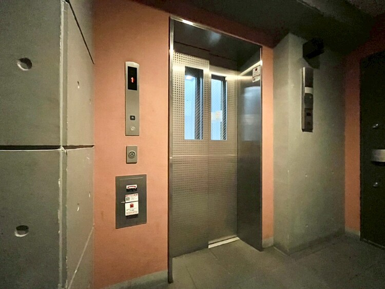 設備 エレベーターの管理も、きちんと行き届いてます。