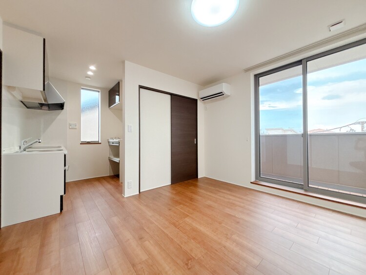 居間 忙しく過ぎゆく日常を置き去るほど、ゆったりした時間が流れるリビング。