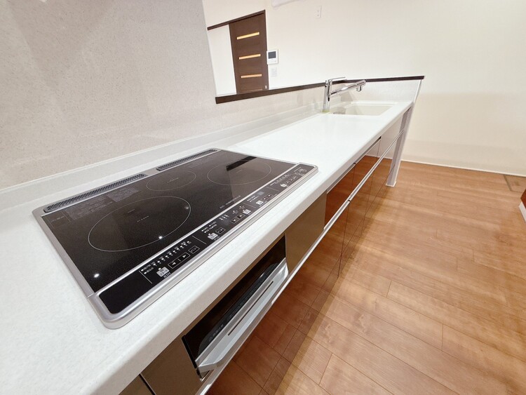 キッチン スマートな意匠と充実の機能を備えたキッチンが、暮らしにおいしい彩りを添えます。