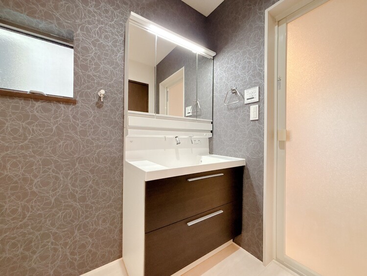 洗面 何かと物が増える場所だからこそ、スッキリと見映えの良い空間に。