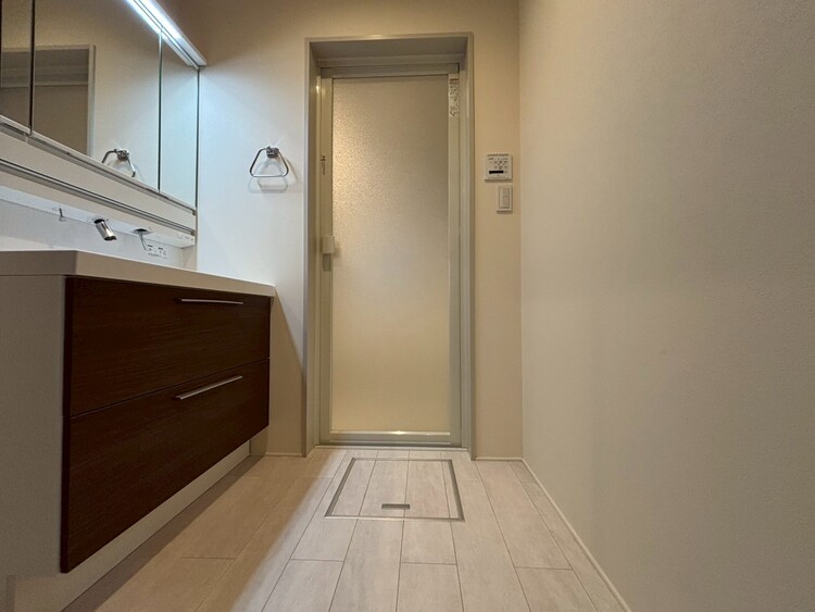 洗面 清潔感と心地よさを重視した、上質感漂うパウダールーム。