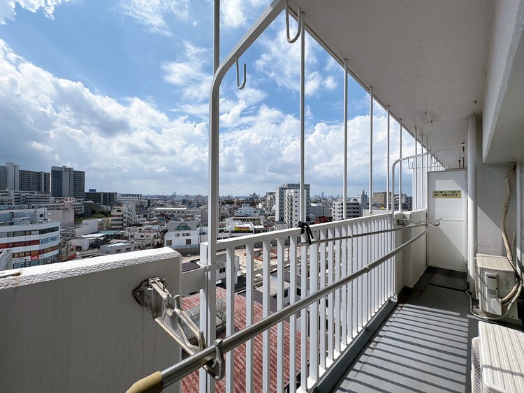 バルコニー 暮らしの中で、光と風を演出してくれるバルコニー。