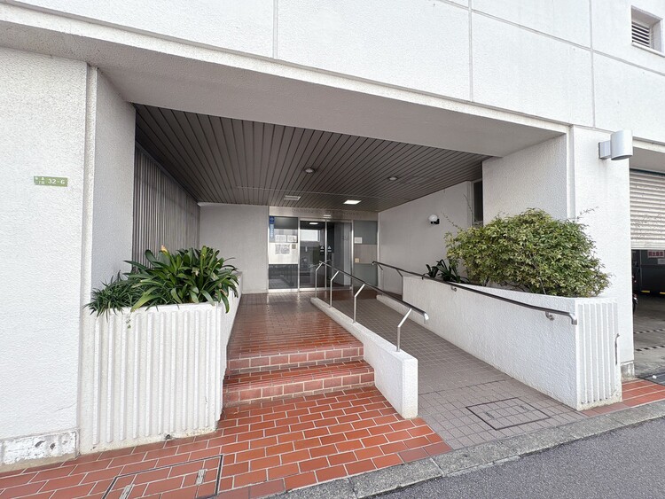 エントランス 外と内をつなぐエントランスは、まさに顔となる場所。