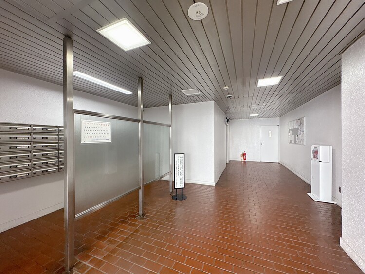 エントランス エントランス内部は、管理が行き届き清潔な共有スペースとなっています。