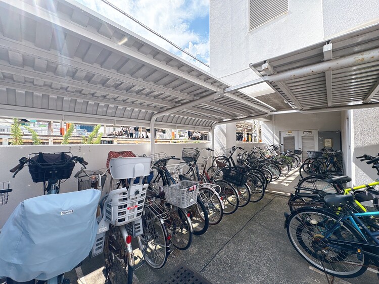 その他 きちんと整備された駐輪場。住む方の心遣いが感じられます。