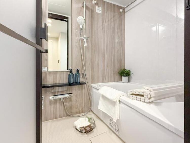 風呂 【家具・小物は販売価格に含まれません】高級感を演出する内装。くつろぎのスペースにも、癒しのスペースにもなる心休まる空間です。