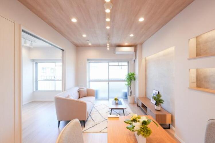 居間 リビングとつながるお部屋は、お友達が遊びに来た時にも使えますし、ちょっと疲れた時にお昼寝できるのも嬉しいですね。