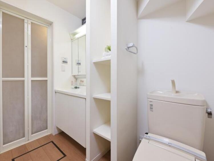 洗面 一日の始まりと終わりは洗面化粧台から。清潔感と機能性を備えたパウダールームです。