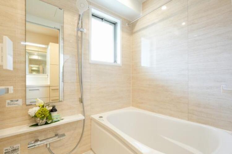 風呂 １日の疲れを癒してくれる広々とした浴室は癒しの空間としてカスタマイズが可能です。