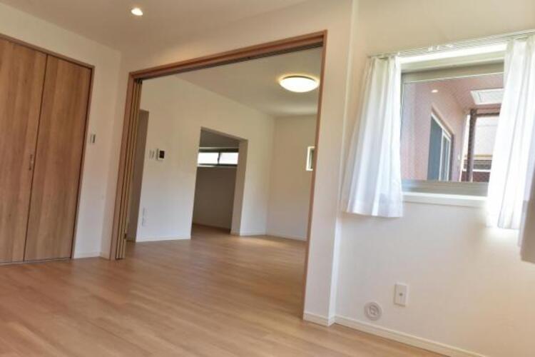 その他 陽光も降り注ぐ明るく開放的な空間が魅力的。