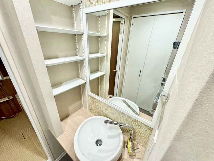 その他 清潔感を感じられる洗面化粧台。